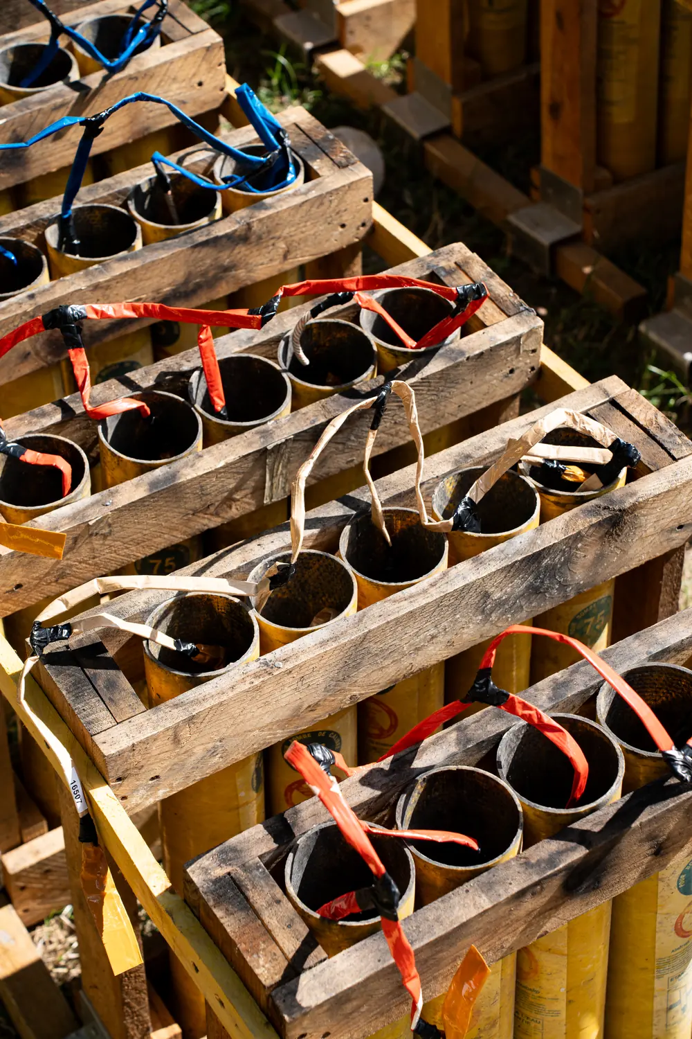 Racks de mortiers câblés, prêts pour le tir